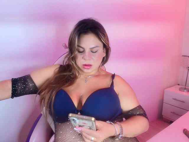 Lia-adams webcam