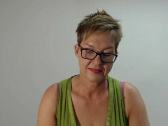 le modèle SofieVelvet est en webcam porno dans un show sur le site bongacams, il possède les tags suivants: White/Caucasian,Brunette,Trimmed