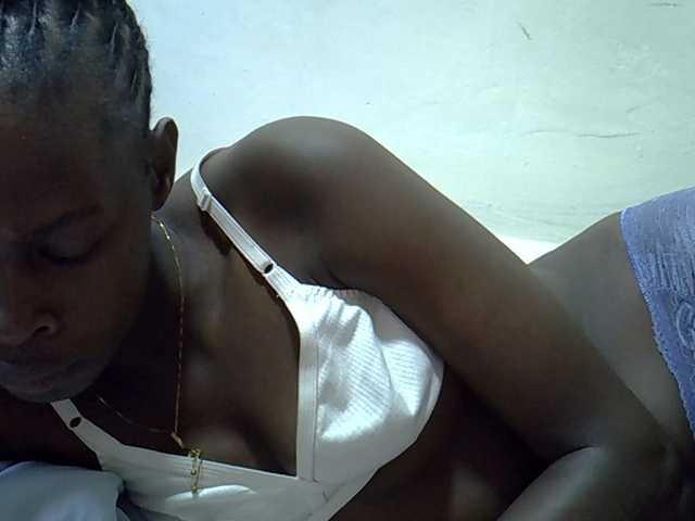 Sweetpussie live cam on BongaCams