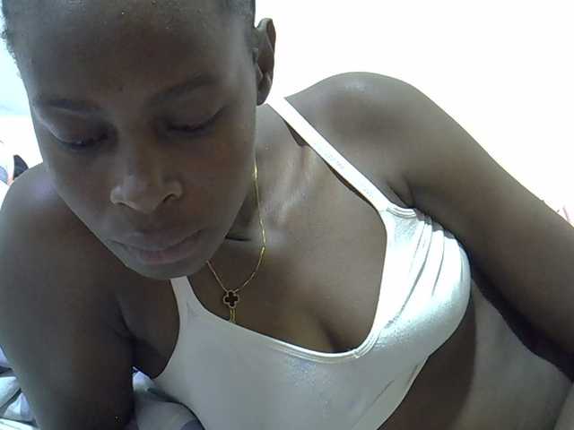 Sweetpussie webcam bongacams model stream image