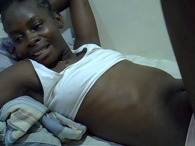 Sweetpussie live cam on BongaCams