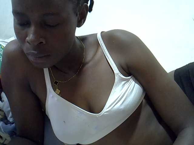 Sweetpussie live cam on BongaCams