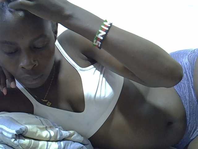 Sweetpussie live cam on BongaCams