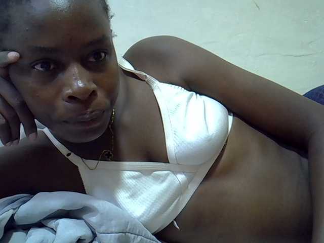 Sweetpussie live cam on BongaCams
