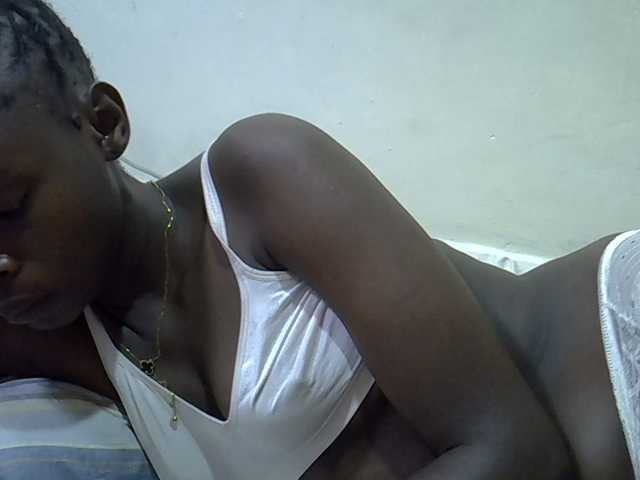 Sweetpussie live cam on BongaCams