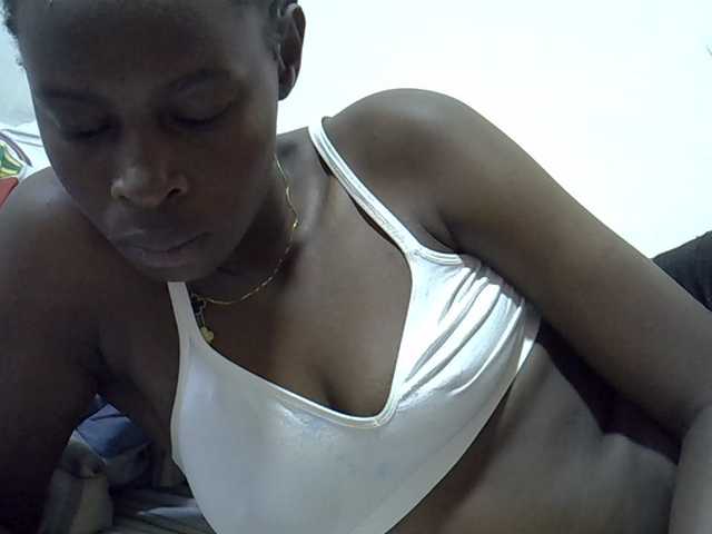 Sweetpussie webcam bongacams model stream image