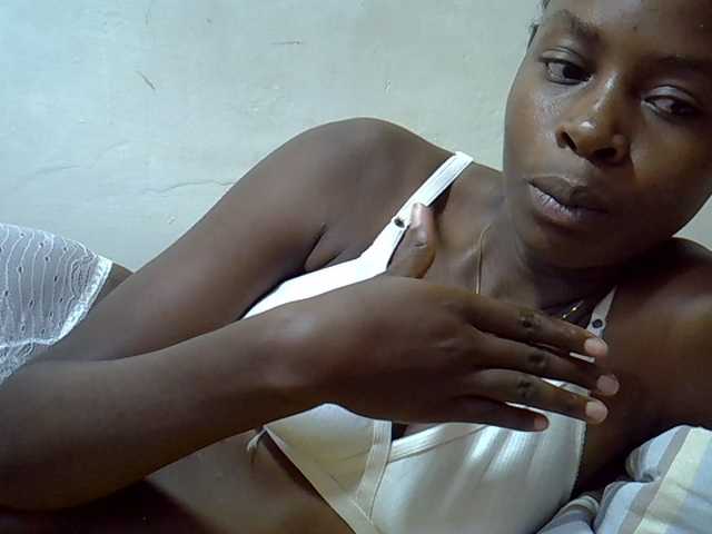 Sweetpussie live cam on BongaCams