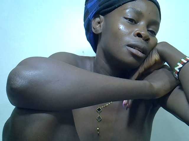 le modèle sweetpussie est en webcam porno dans un show sur le site bongacams, il possède les tags suivants: Ebony,Brunette,Hairy