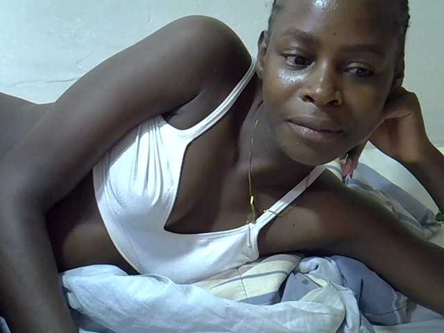 Sweetpussie live cam on BongaCams