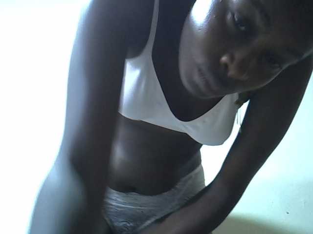 Sweetpussie live cam on BongaCams