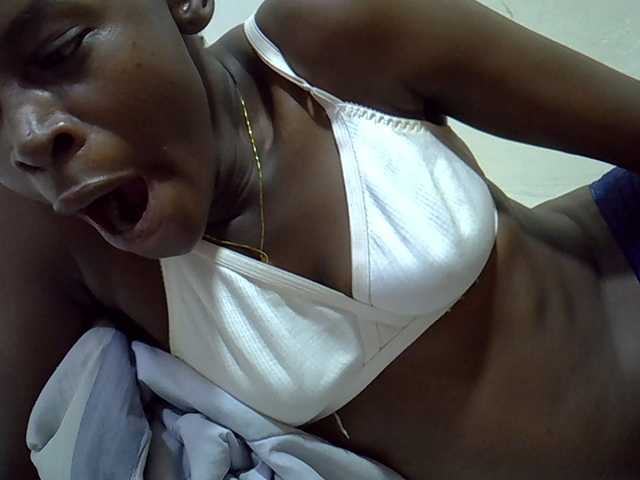 Sweetpussie live cam on BongaCams