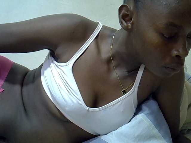 Sweetpussie live cam on BongaCams