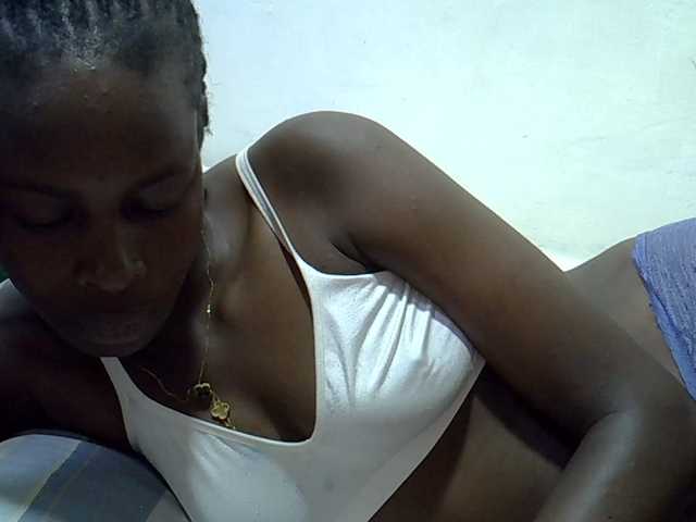 Sweetpussie live cam on BongaCams