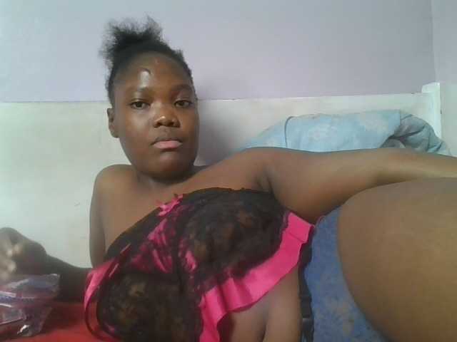 Sexyicey live cam on BongaCams