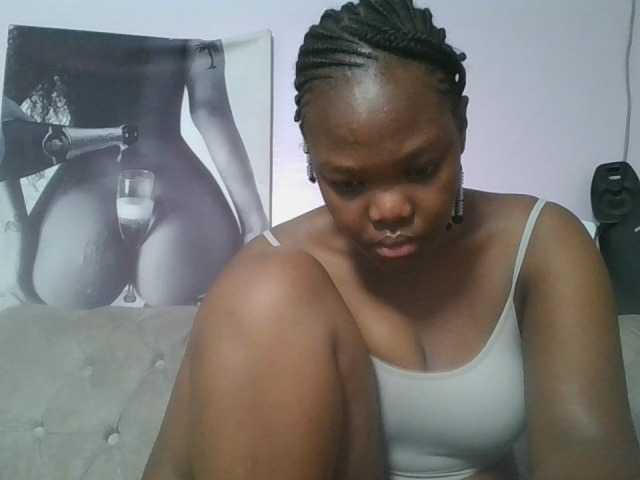 Sexyicey live cam on BongaCams