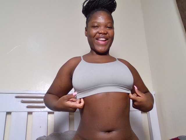 Sexyicey live cam on BongaCams