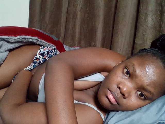 Sexyicey live webcam show
