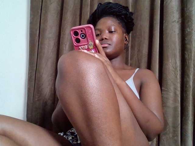 Sexyicey live webcam show