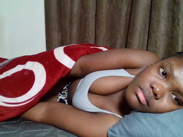 Sexyicey live webcam show