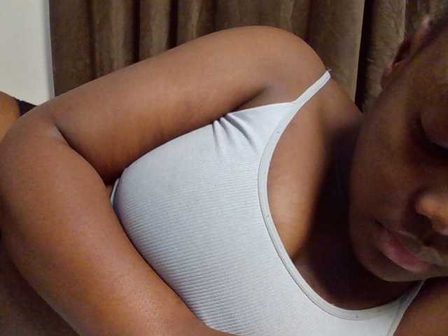 Sexyicey live cam on BongaCams