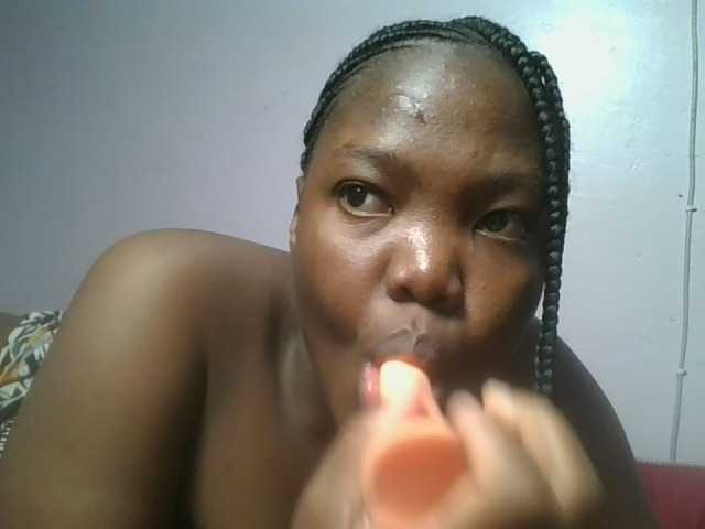 Sexyicey live cam on BongaCams