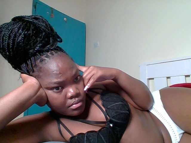 Sexyicey live cam on BongaCams