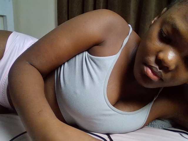 Sexyicey live cam on BongaCams