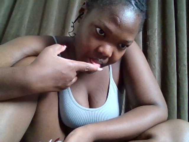 Sexyicey live cam on BongaCams