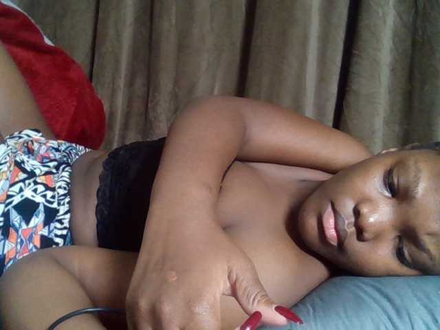 Sexyicey live cam on BongaCams