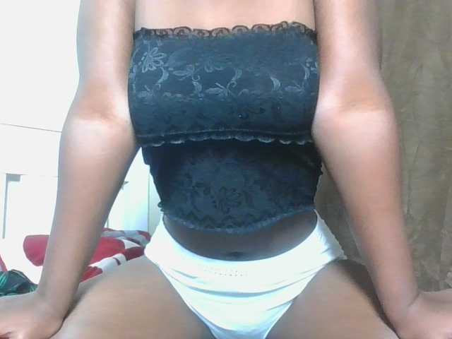 Sexyicey live webcam show
