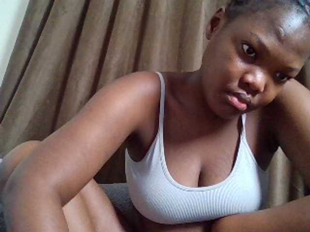 Sexyicey live cam on BongaCams