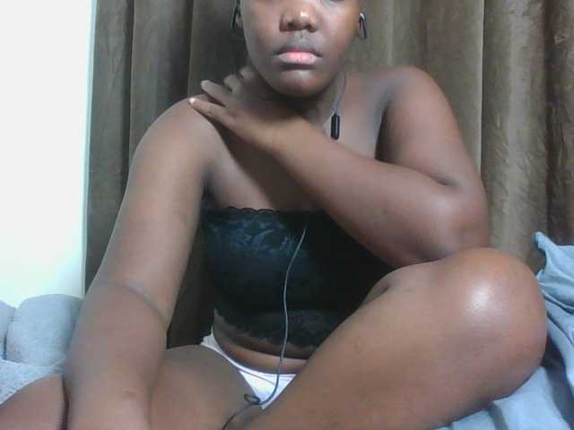 Sexyicey live webcam show