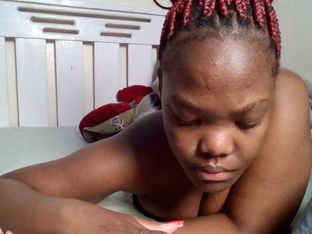le modèle Sexyicey est en webcam porno dans un show sur le site bongacams, il possède les tags suivants: Ebony,Redhead,Trimmed