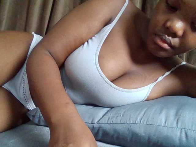 Sexyicey live cam on BongaCams