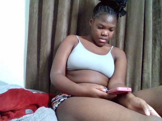 Sexyicey live webcam show