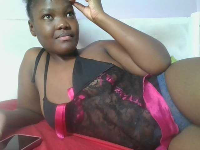 Sexyicey live cam on BongaCams