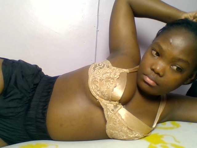 Sexyicey webcam bongacams model stream image
