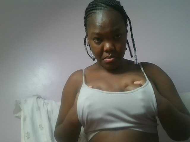 Sexyicey live cam on BongaCams