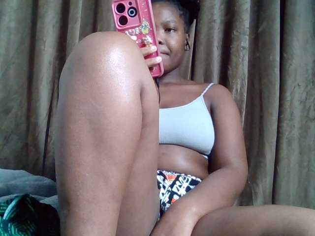 Sexyicey live webcam show