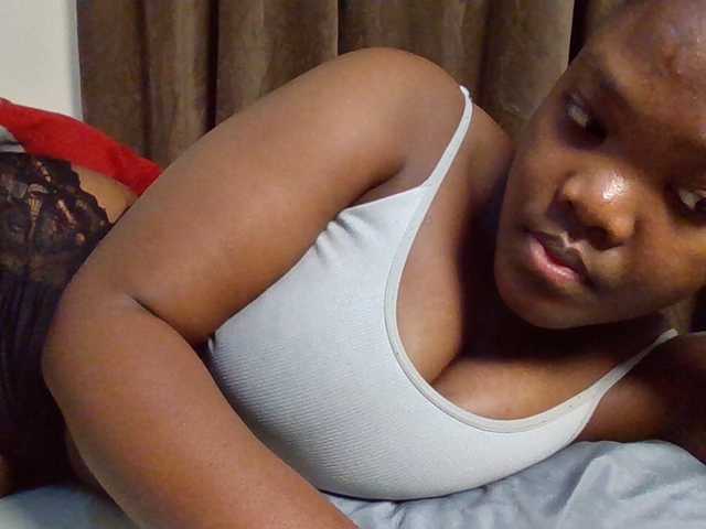 Sexyicey live cam on BongaCams