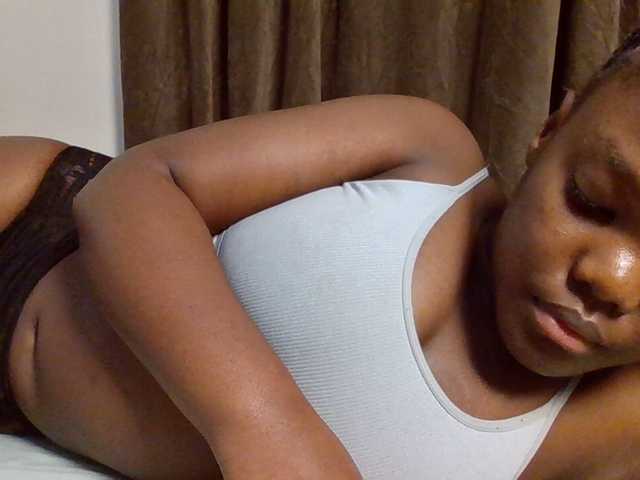 Sexyicey live cam on BongaCams
