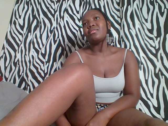 Sexyicey live cam on BongaCams