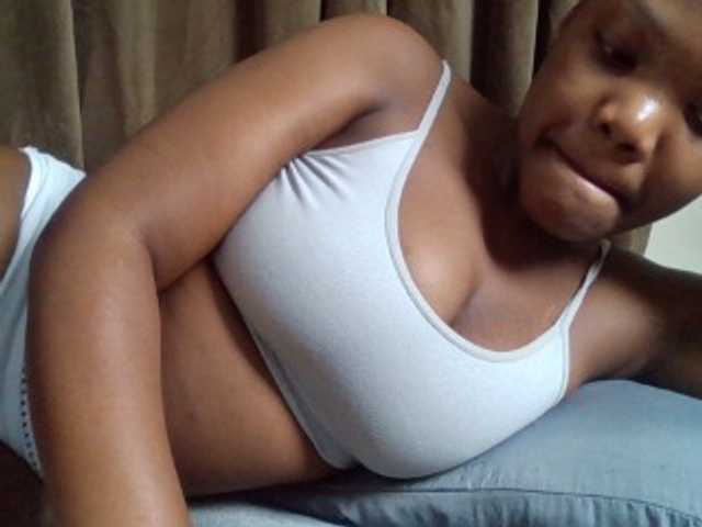 Sexyicey live cam on BongaCams