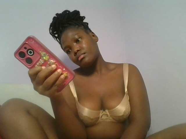 Sexyicey webcam bongacams model stream image