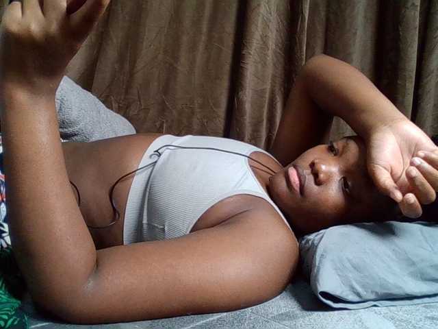 Sexyicey live webcam show