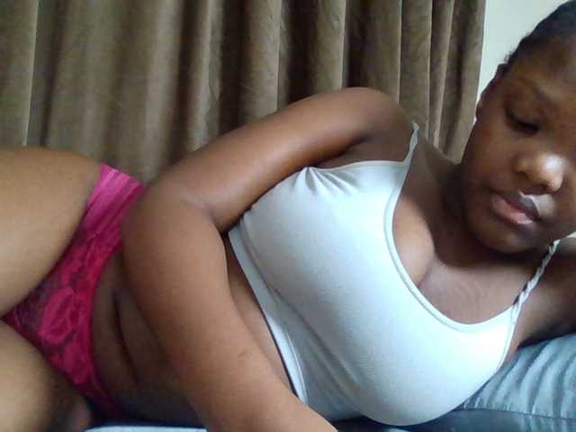 Sexyicey live cam on BongaCams