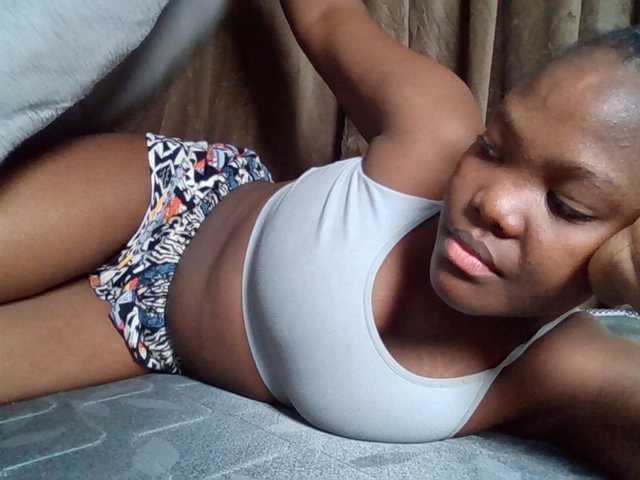 Sexyicey live webcam show