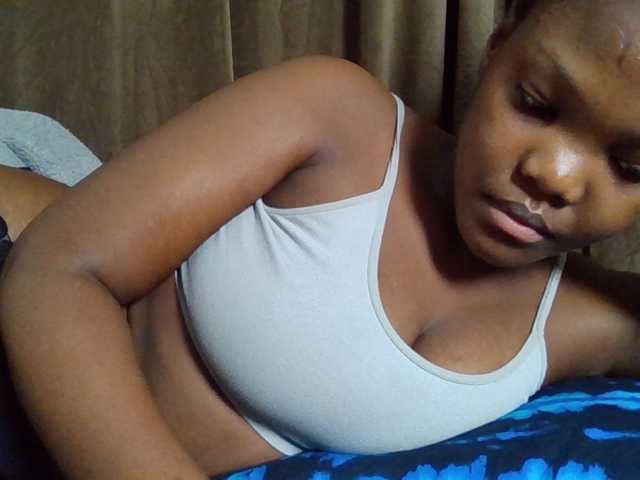 Sexyicey live cam on BongaCams