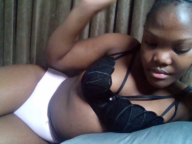 Sexyicey live cam on BongaCams