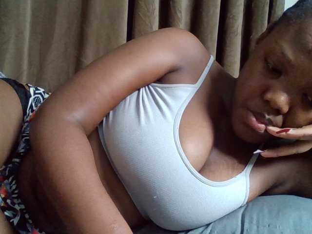 Sexyicey live cam on BongaCams